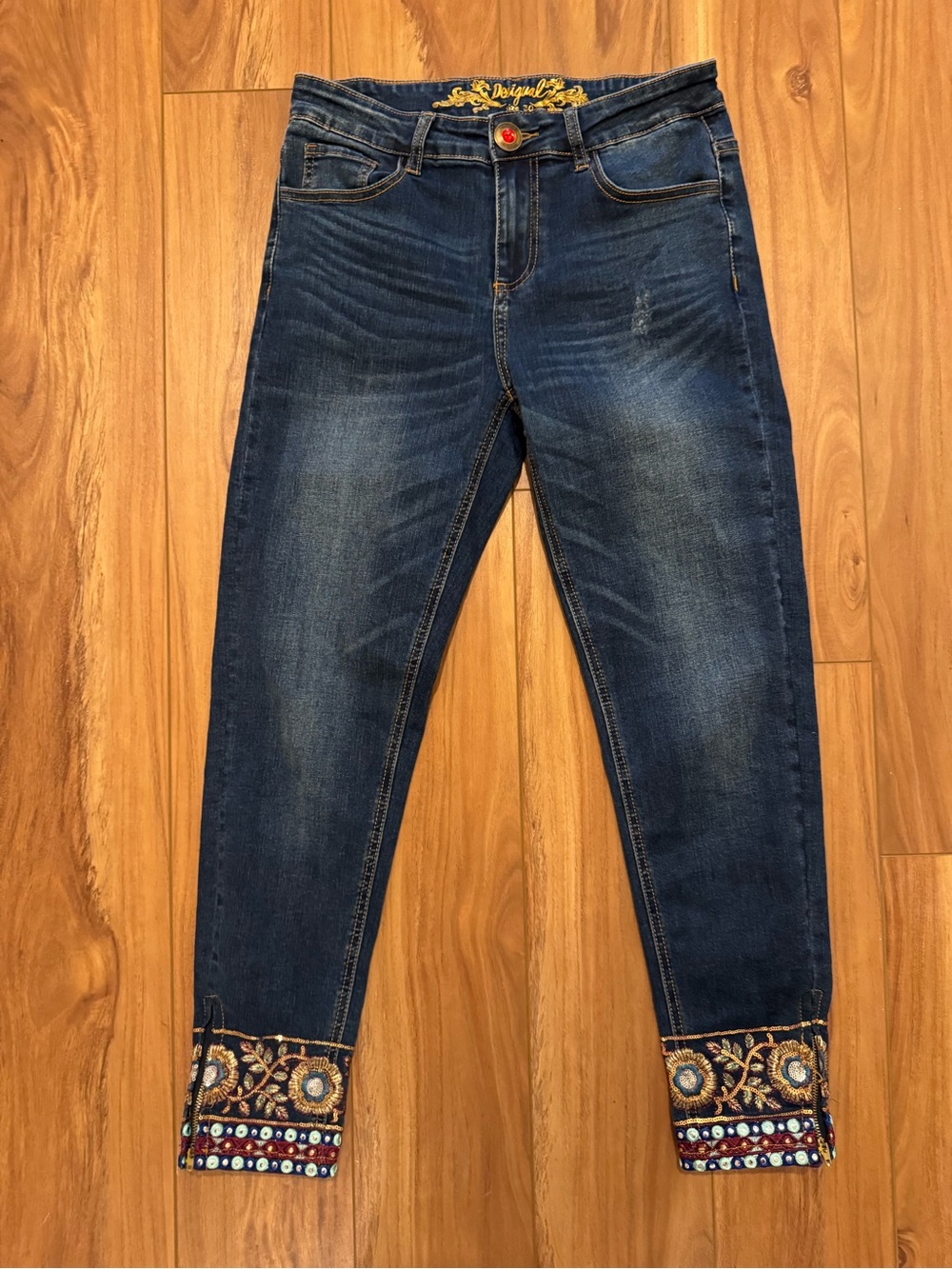 Vintage Y2K Desigual cropped  embroidered slim fit jeans in dark wash size 30